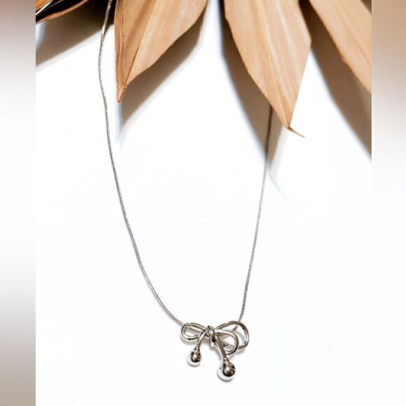 Silver bow necklace A171 - Picture 2 of 3